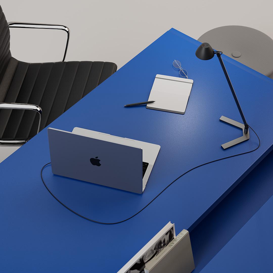 LUCIO sur un bureau